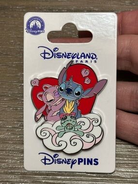 Disneyland Paris Stitch & Angel Valentine's Day Heart Kissing 2026 Pin
